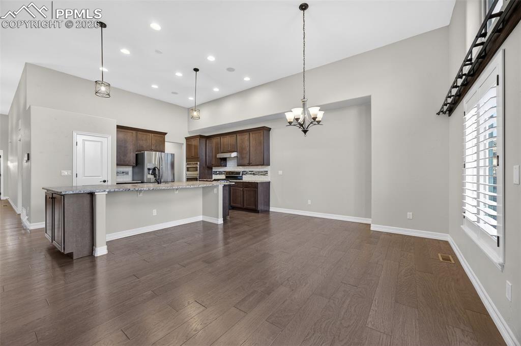 Image 14 of 48: Kitchen