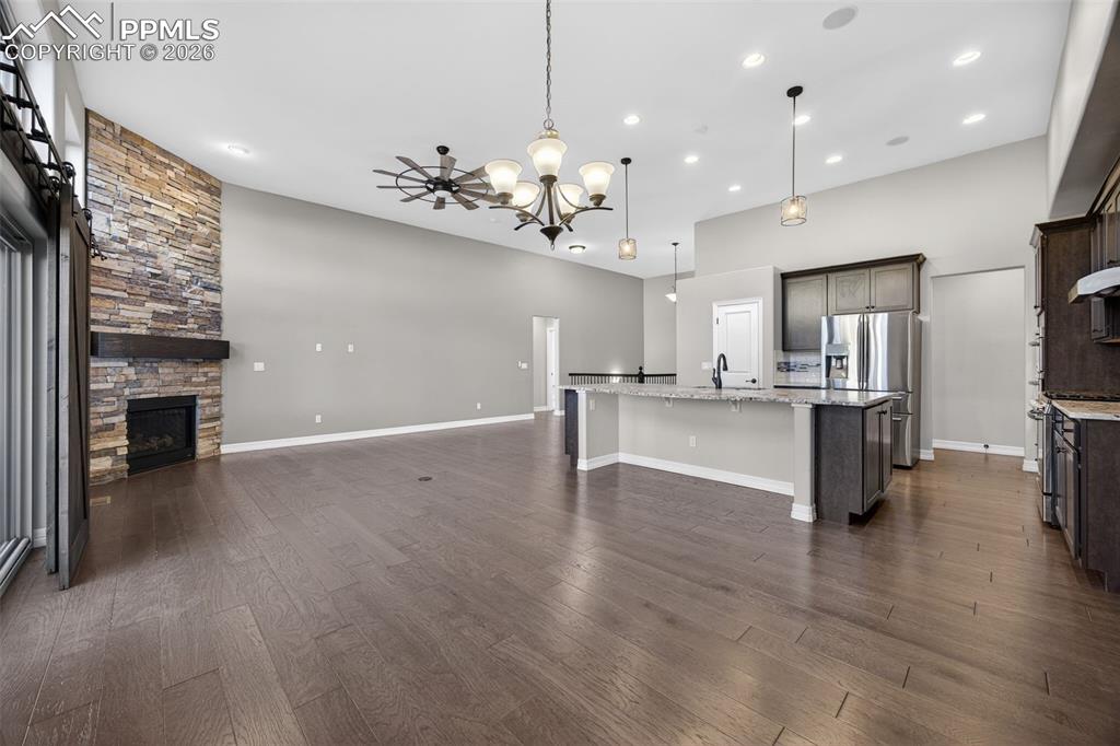 Image 15 of 48: Kitchen