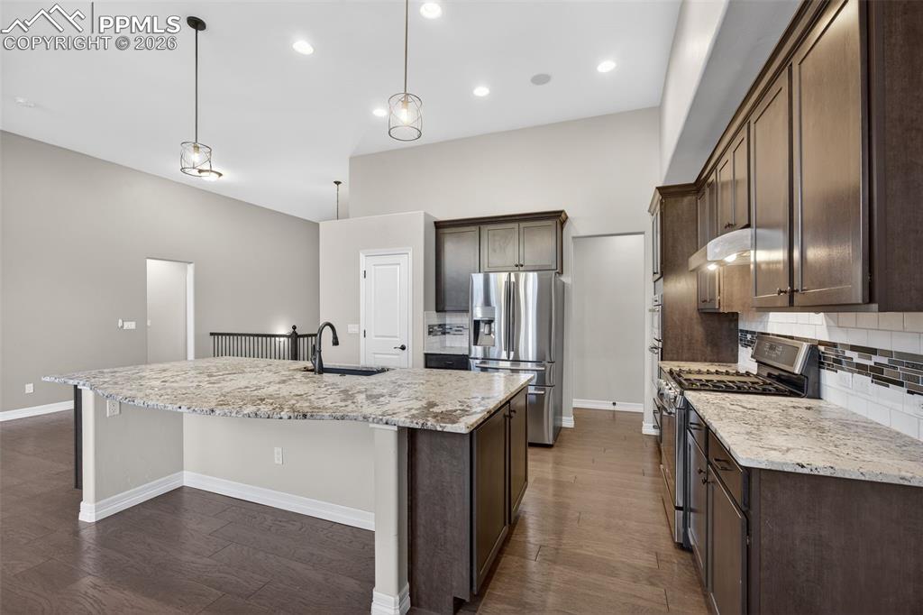 Image 16 of 48: Kitchen