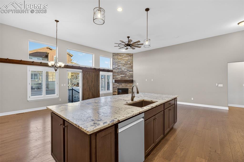 Image 21 of 48: Kitchen