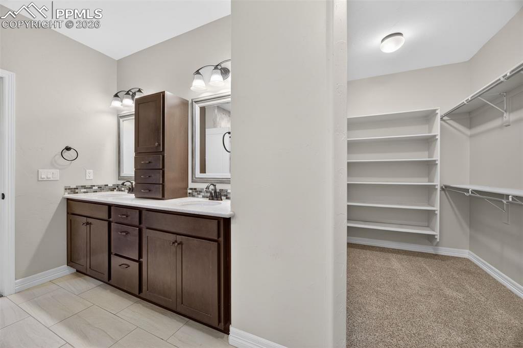 Image 26 of 48: Bathroom