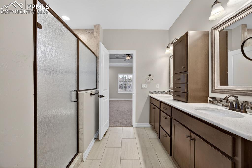 Image 27 of 48: Bathroom