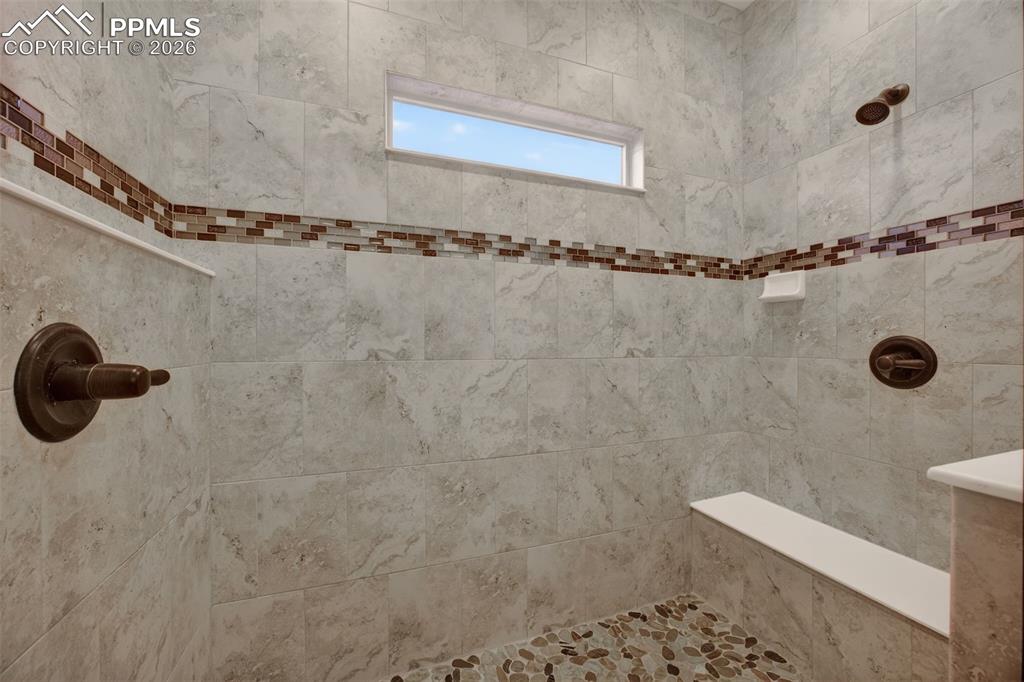 Image 28 of 48: Bathroom