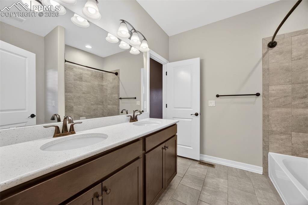 Image 30 of 48: Bathroom