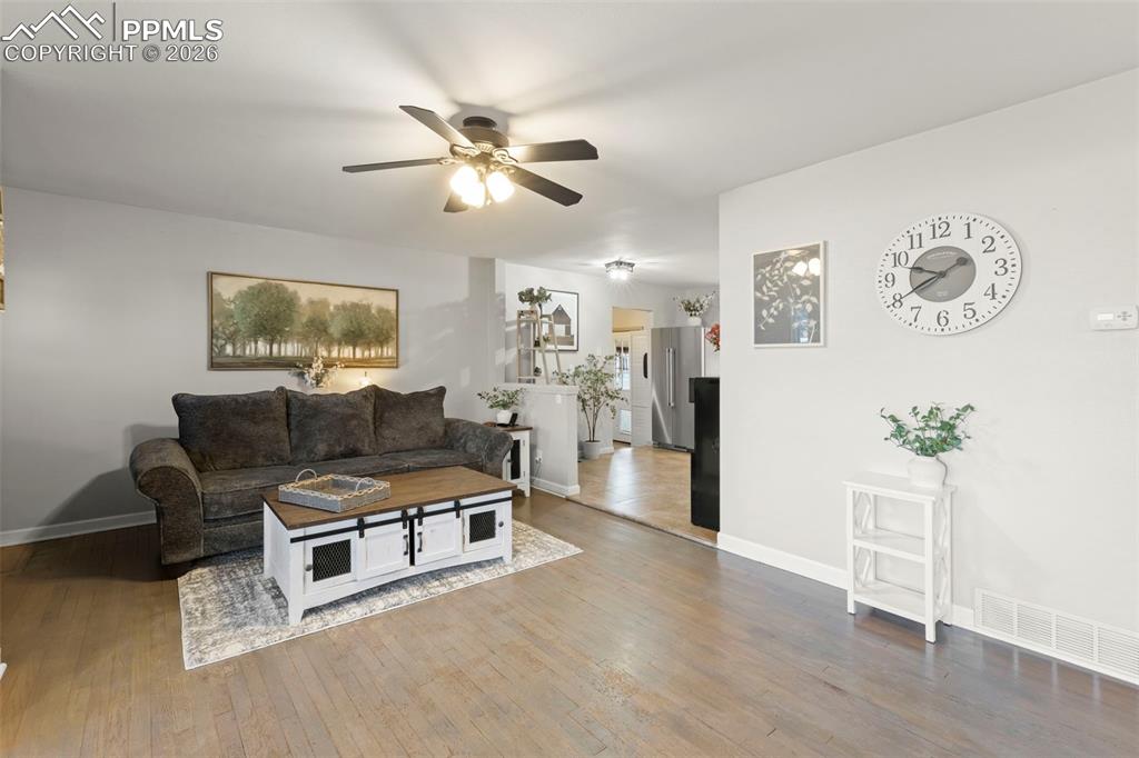 Image 4 of 27: No Description Available