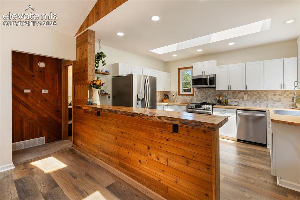 Image 10 of 27: I love an live-edge breakfast bar, don