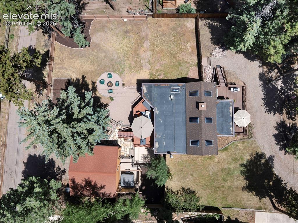 Image 25 of 27: Look at the size of this lot and the backyard!