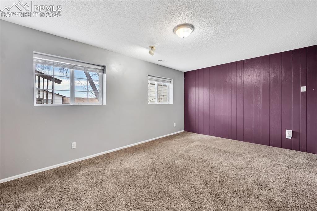 Image 16 of 35: Family Room