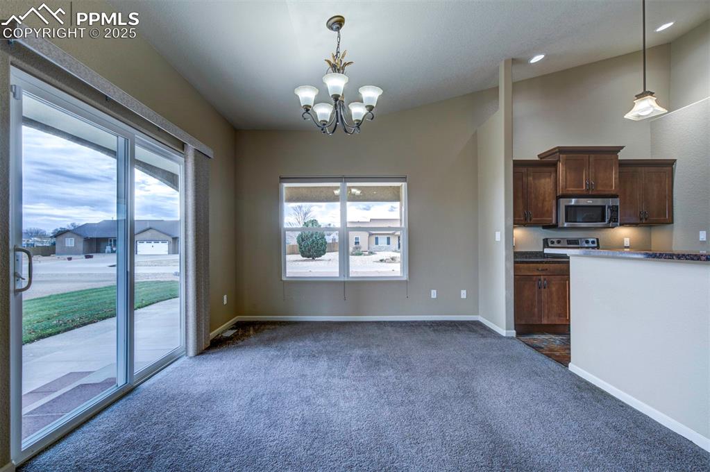 Image 17 of 45: Kitchen