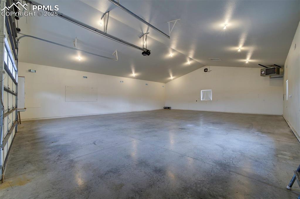 Image 6 of 45: Garage