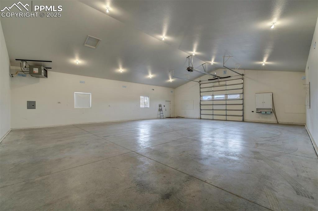 Image 7 of 45: Garage