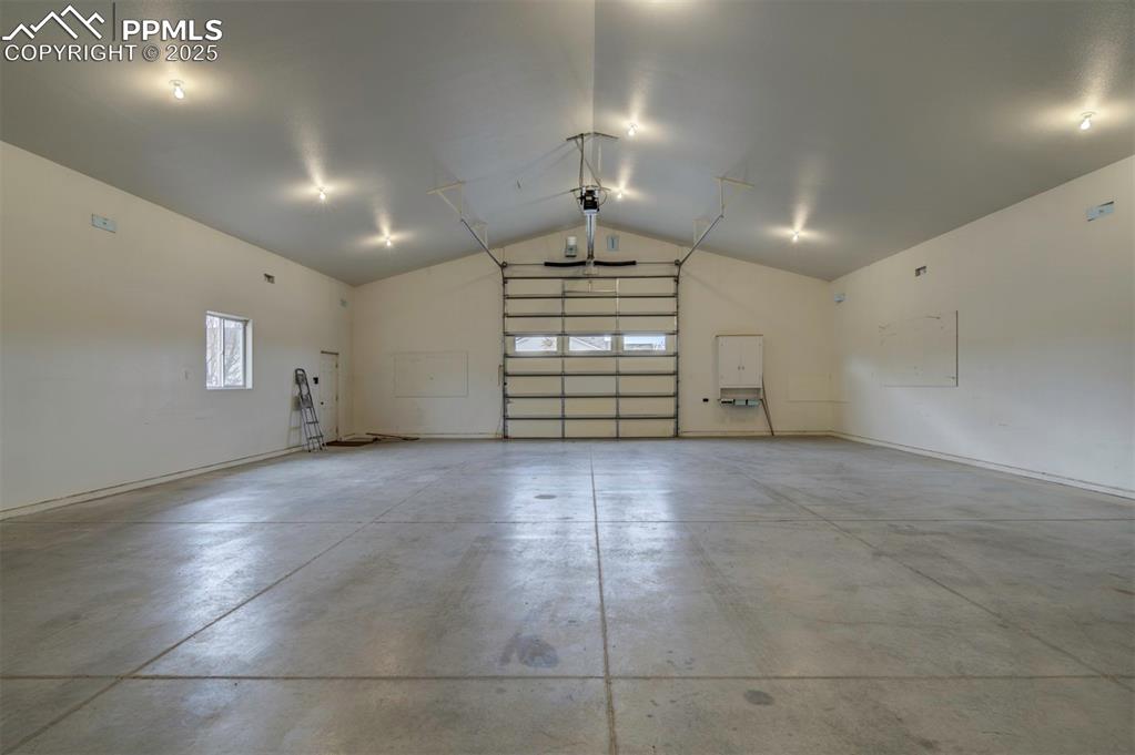 Image 8 of 45: Garage