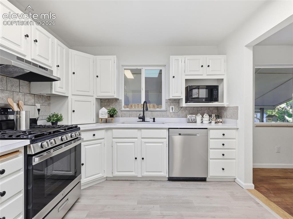 Image 11 of 44: Kitchen