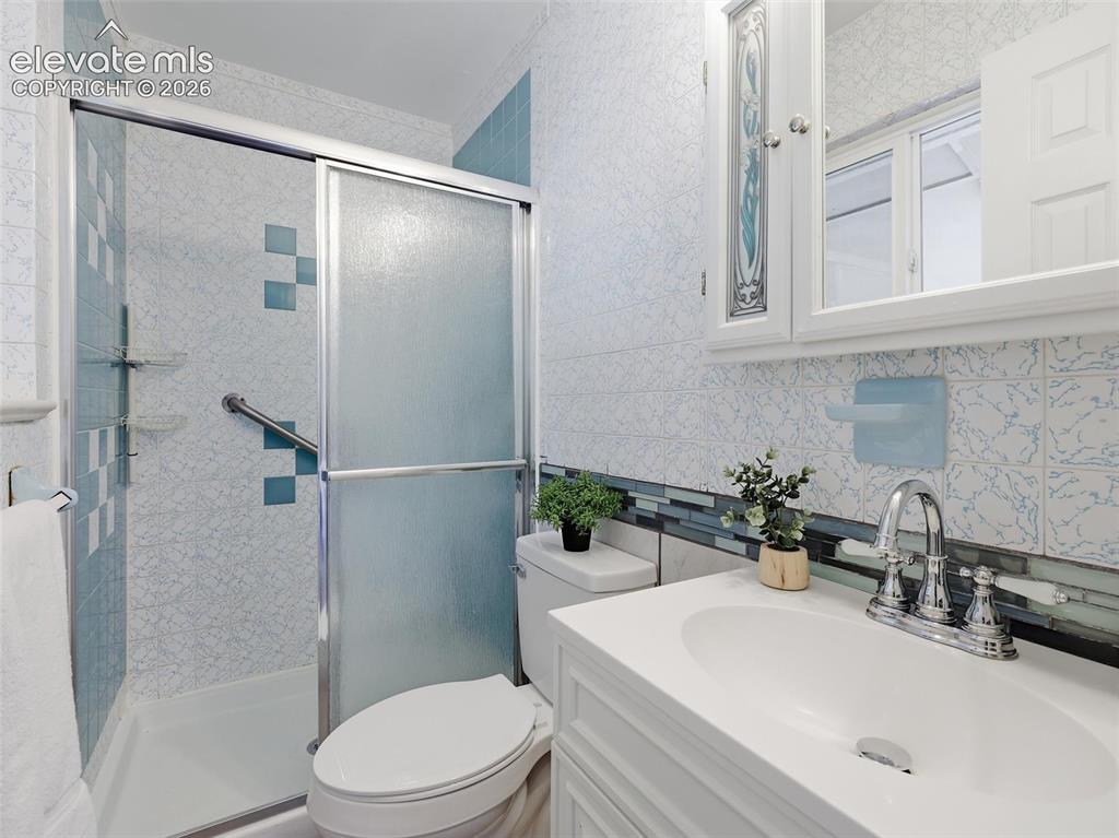 Image 16 of 44: Master Bathroom