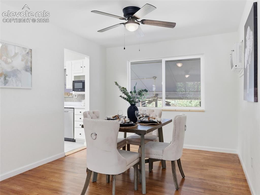 Image 7 of 44: Dining Area