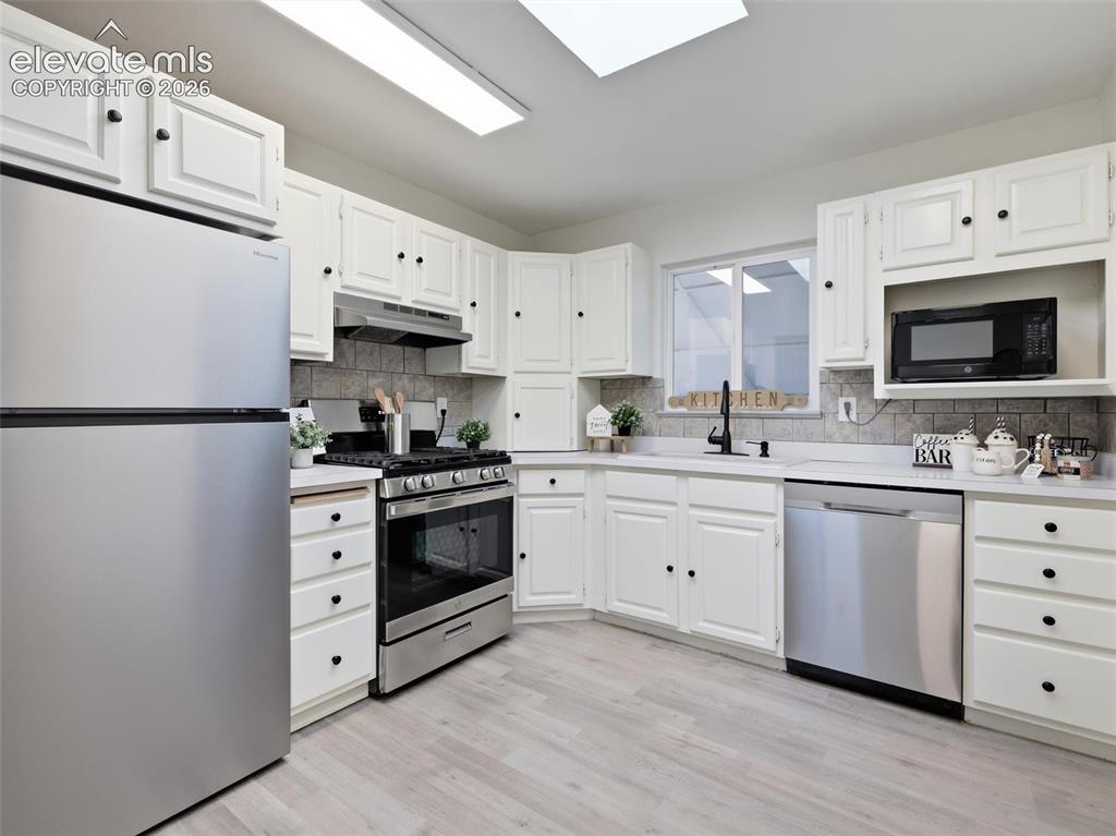 Image 9 of 44: Kitchen