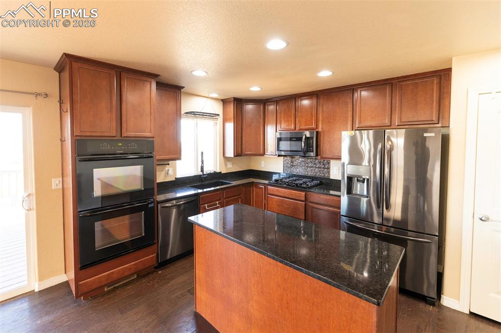 Image 11 of 47: Kitchen