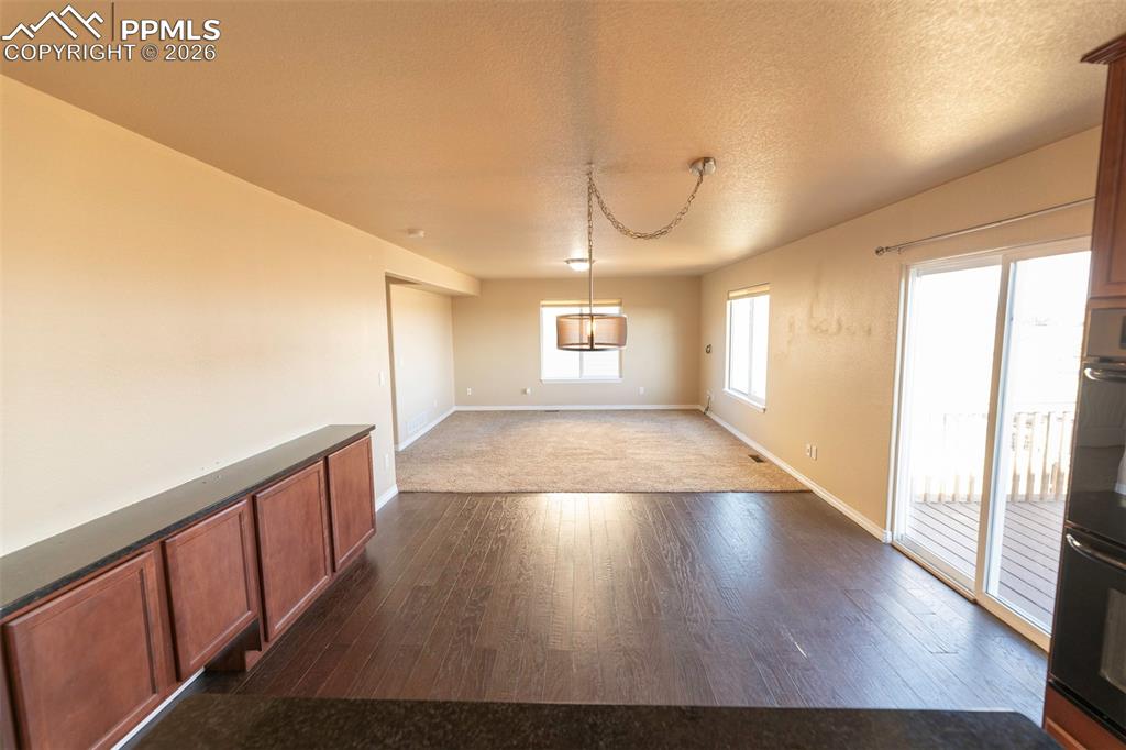 Image 14 of 47: Dining Area