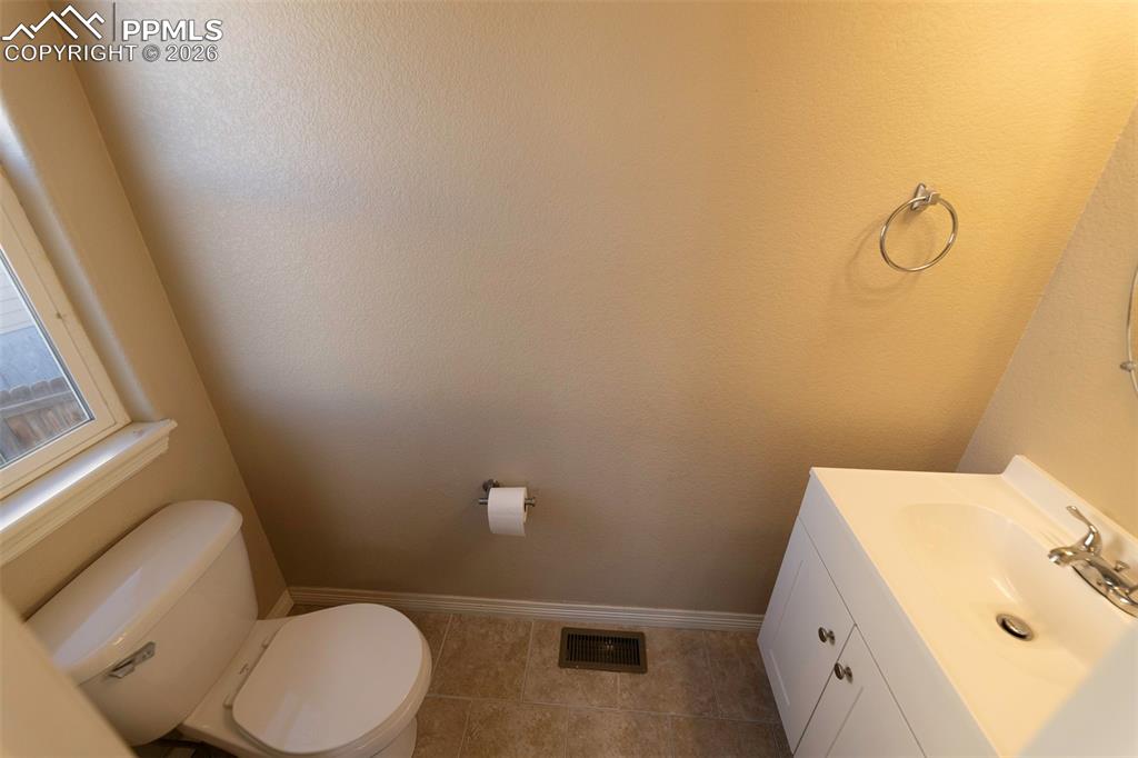 Image 15 of 47: Bathroom