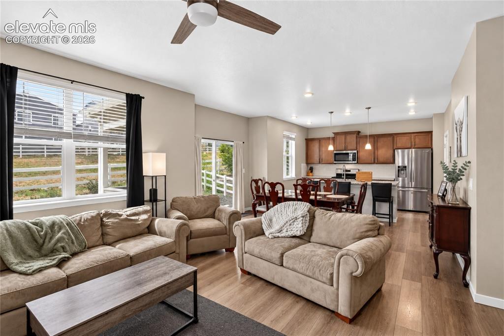Image 3 of 20: Open concept living space