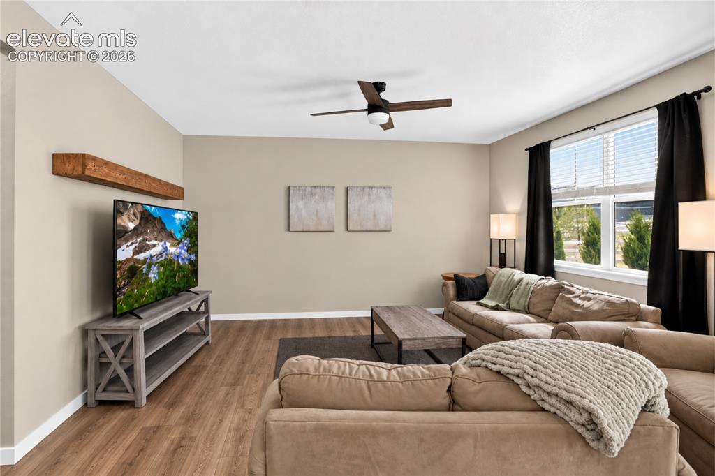 Image 4 of 20: Living room