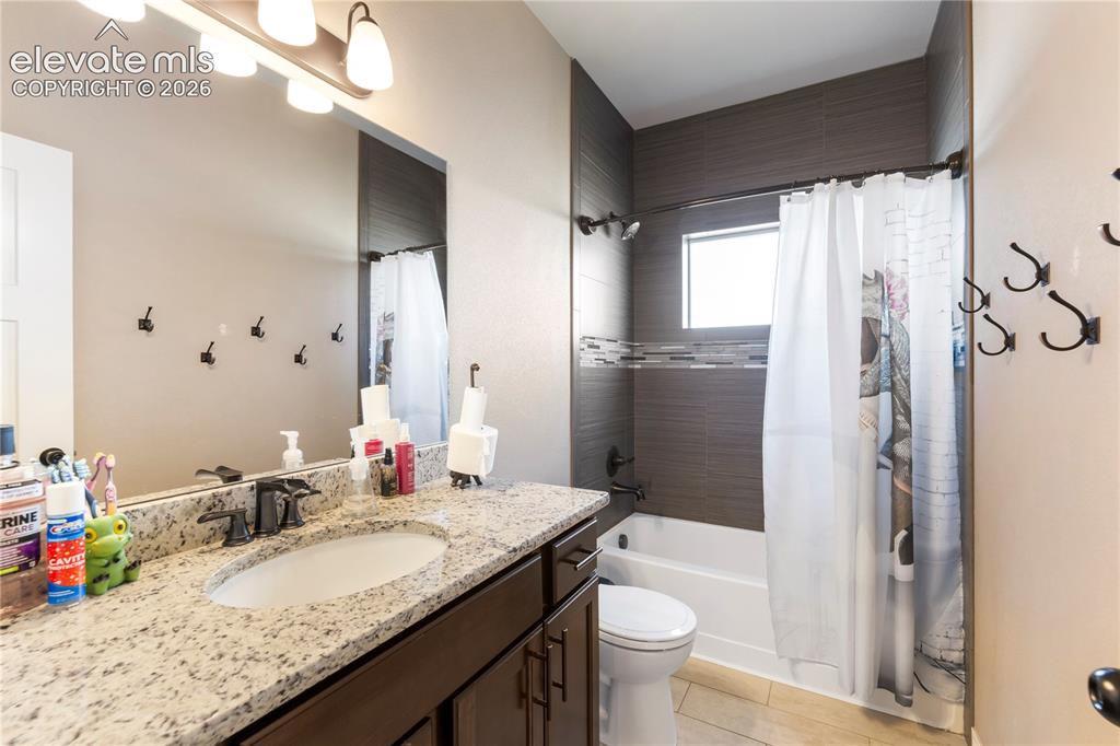 Image 15 of 20: Full bathroom on main level