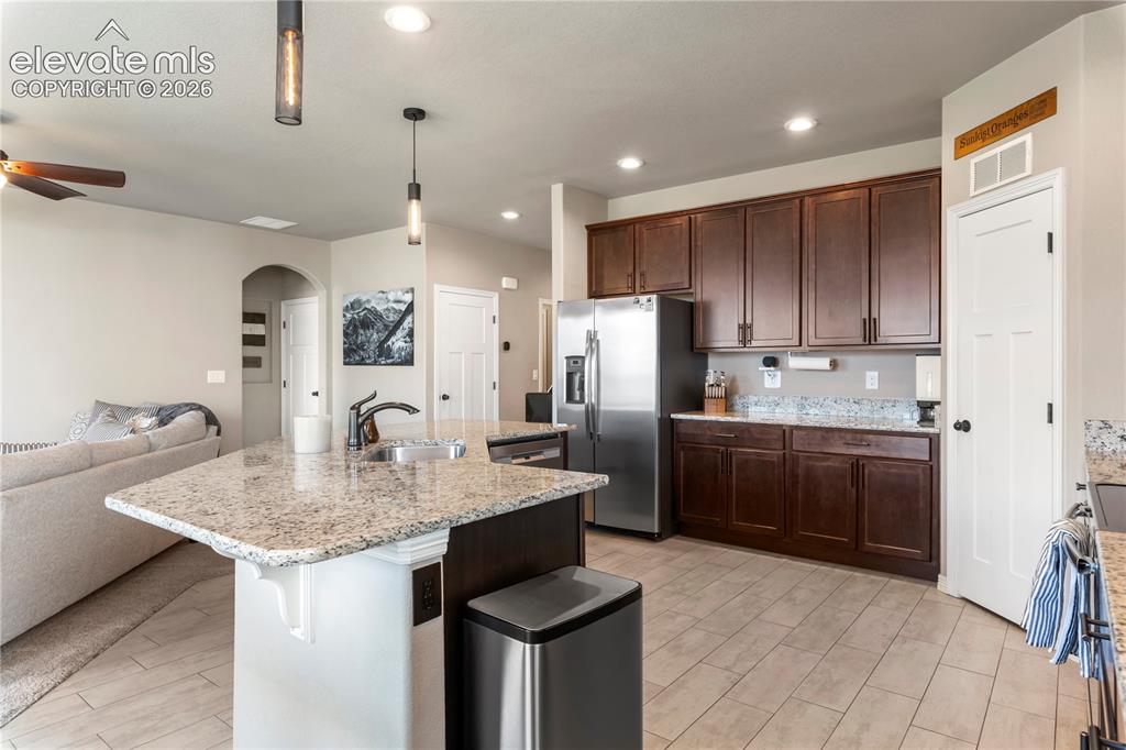 Image 6 of 20: All kitchen appliances are included