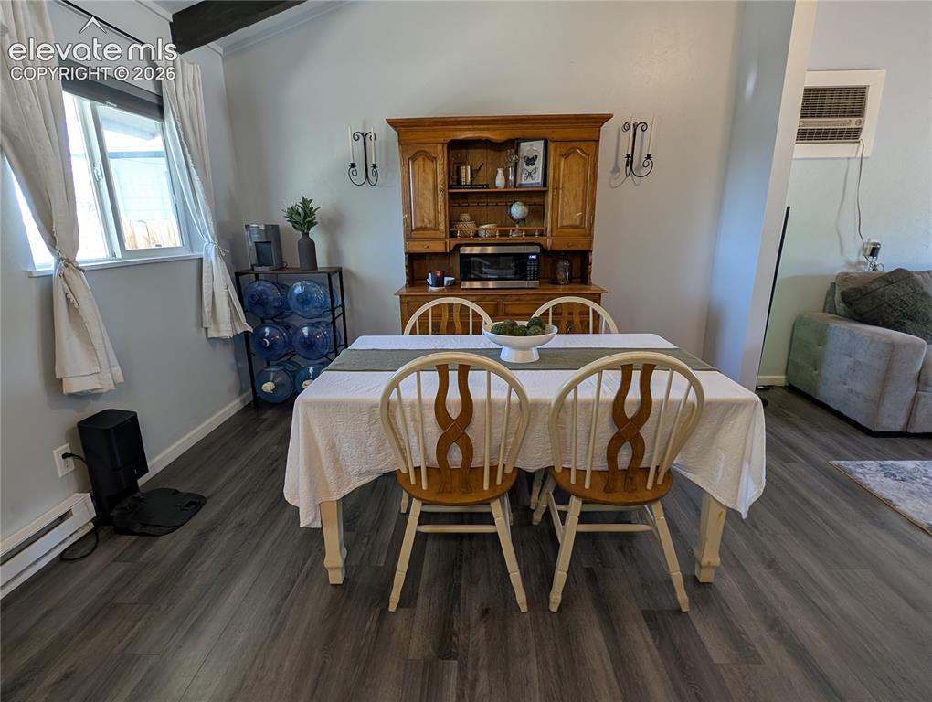 Image 7 of 15: Dining Area