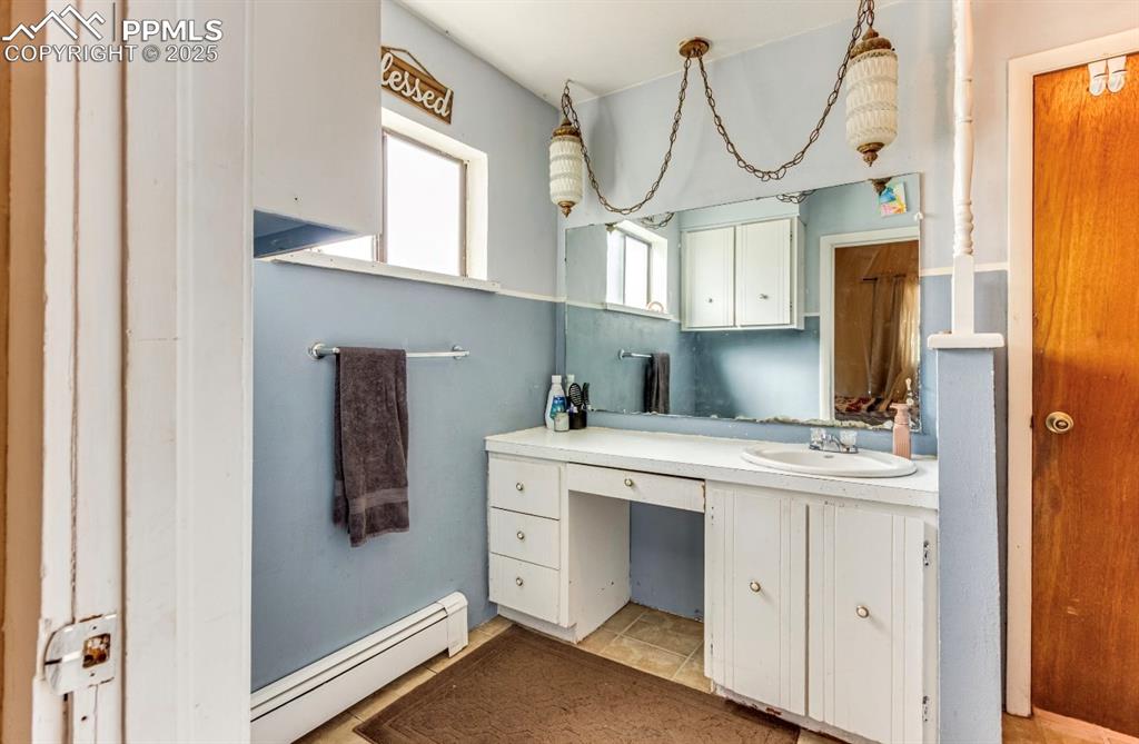 Image 9 of 23: Bathroom