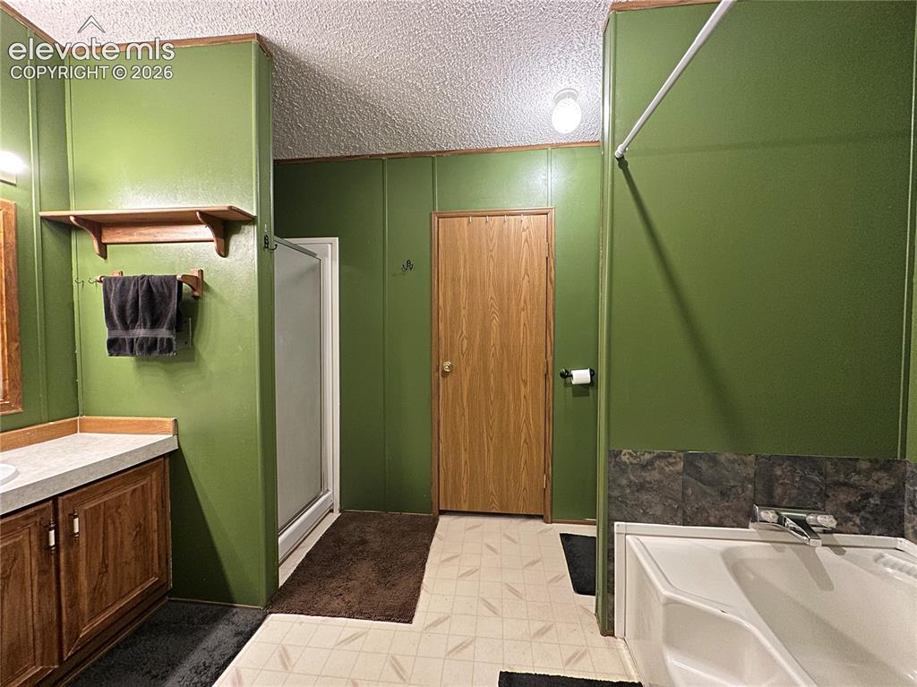 Image 12 of 24: Bathroom