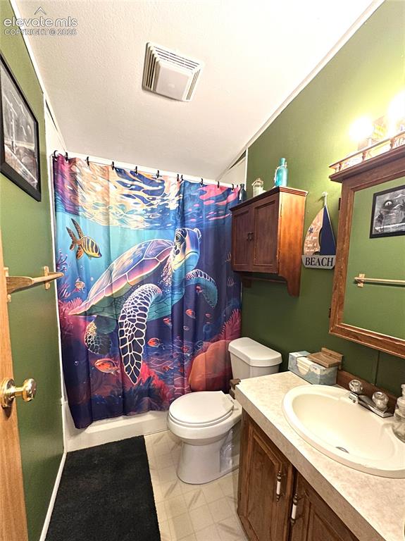 Image 13 of 24: Bathroom