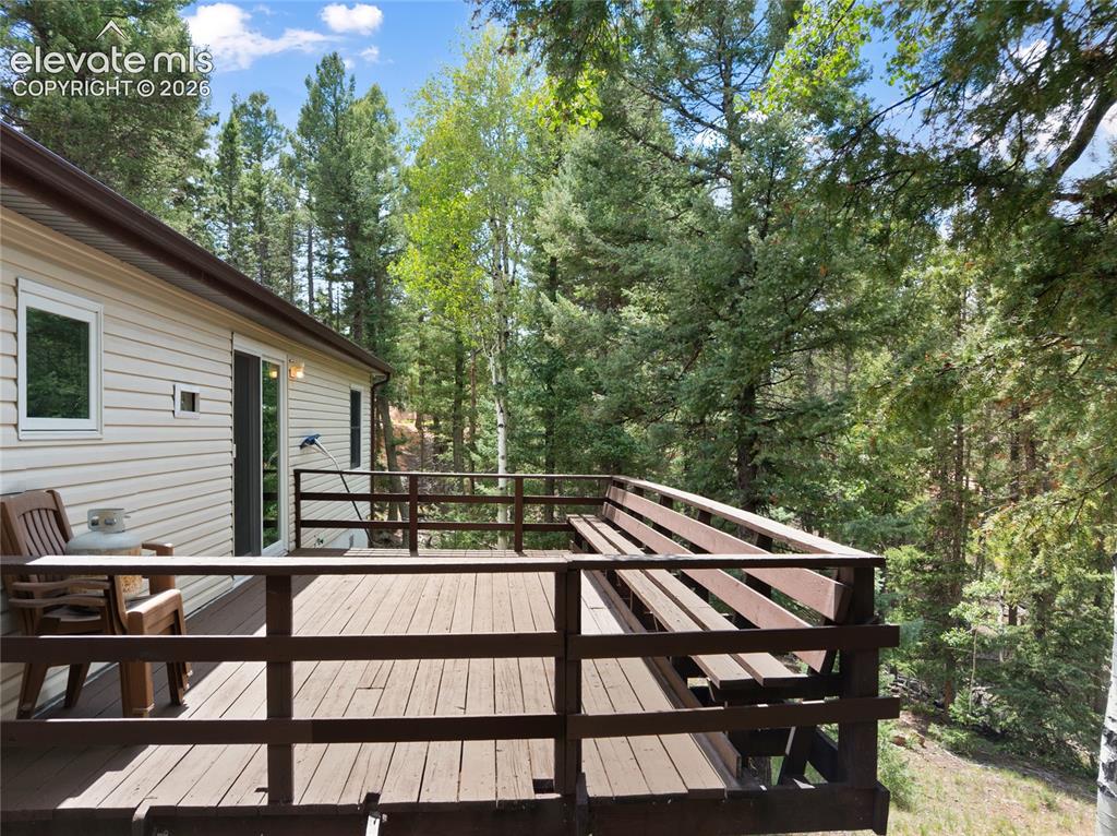Image 25 of 29: Deck