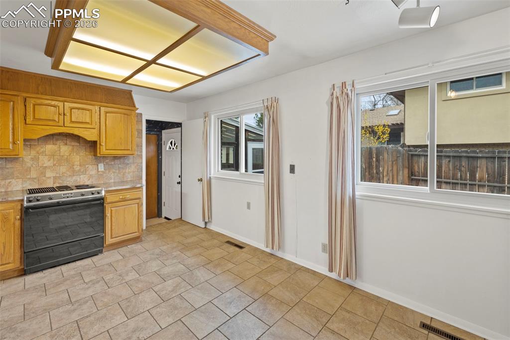 Image 10 of 49: Kitchen