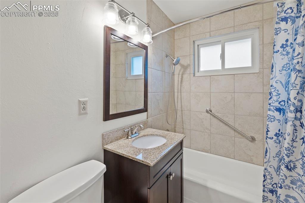 Image 19 of 49: Hall bath main level