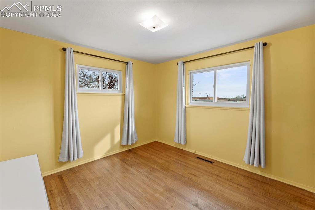 Image 21 of 49: Bedroom