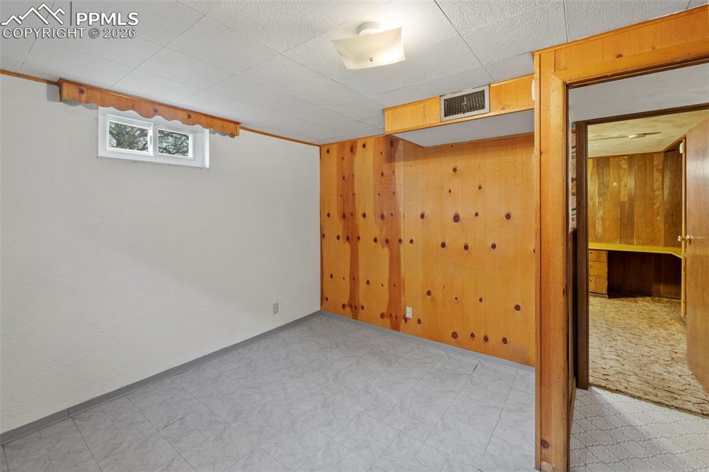 Image 32 of 49: Bedroom