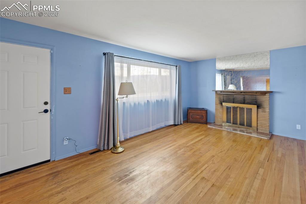 Image 4 of 49: Living Room