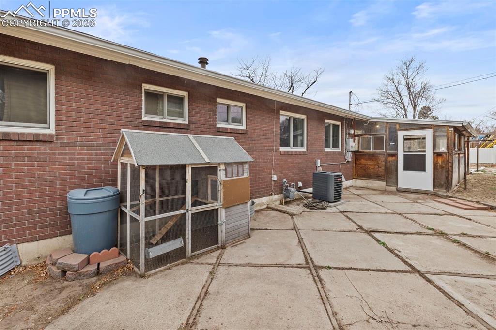 Image 40 of 49: Back of Structure