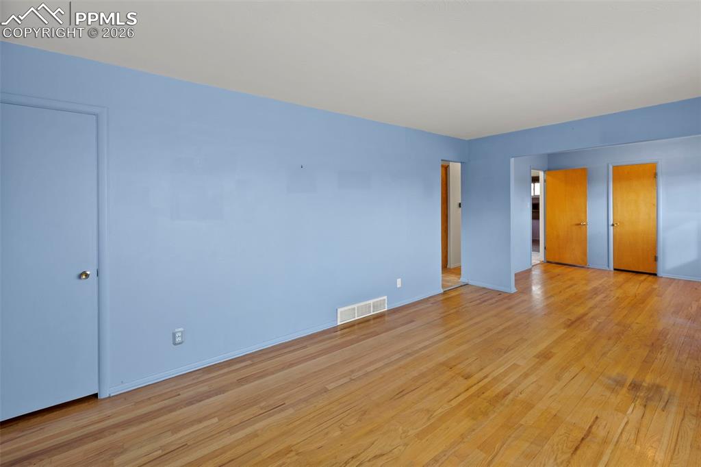 Image 6 of 49: Bedroom