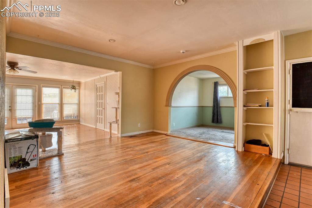 Image 15 of 44: Living Room