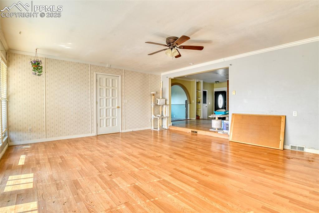 Image 18 of 44: Family Room