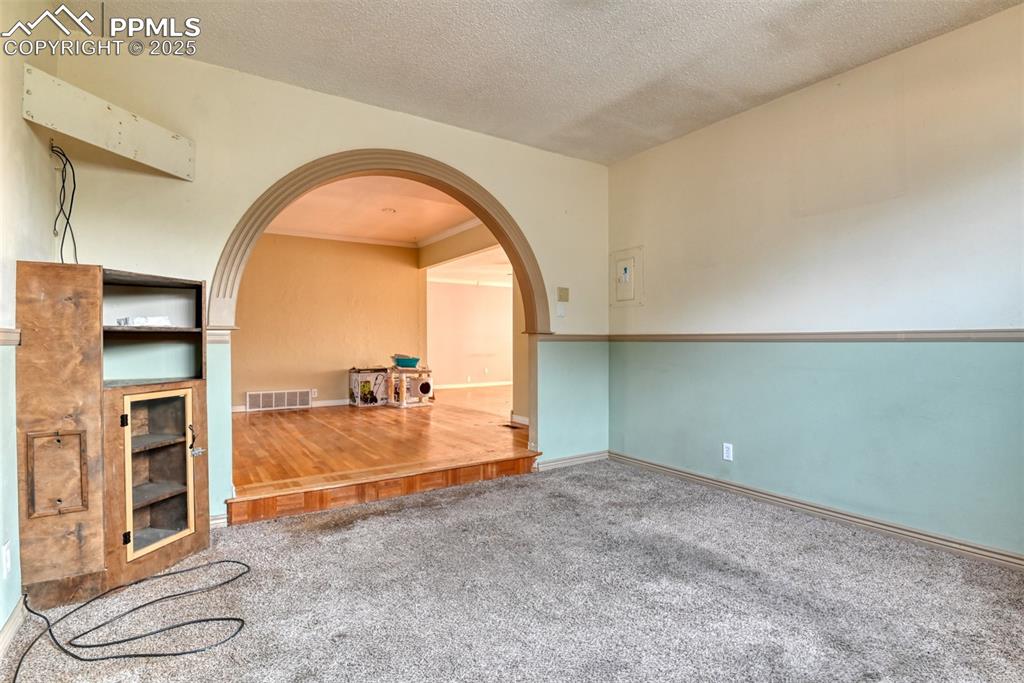 Image 25 of 44: Bonus room #1