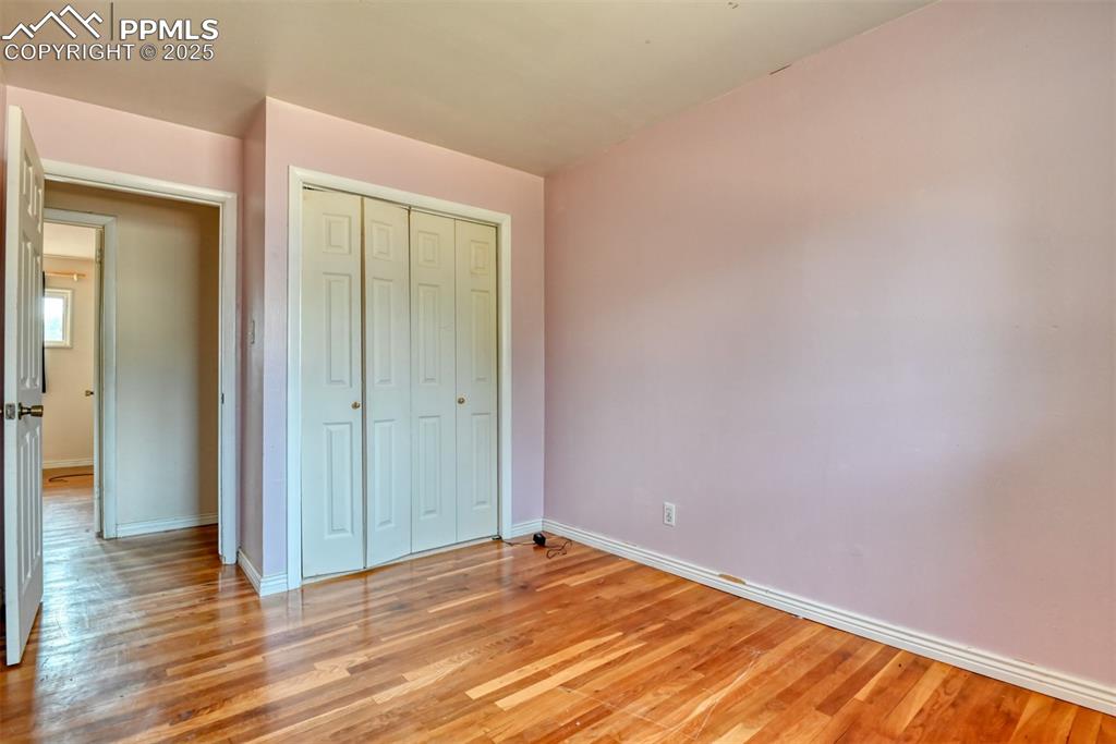 Image 33 of 44: Bedroom