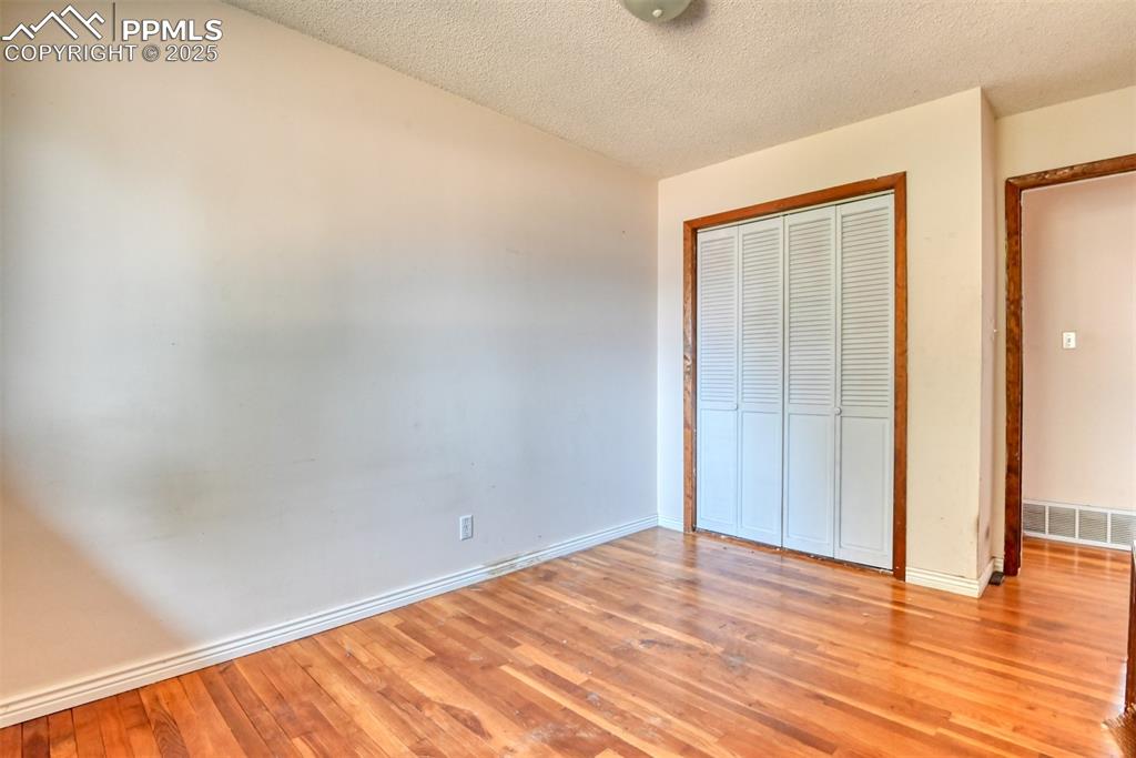 Image 35 of 44: Bedroom