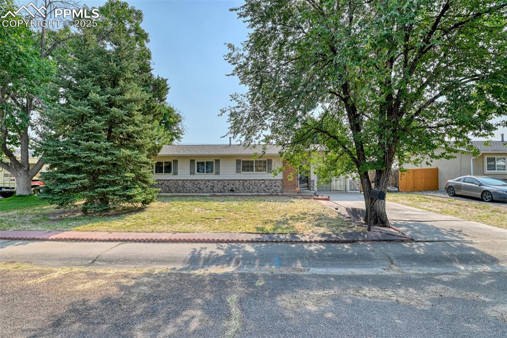 Image 4 of 44: Front of Structure