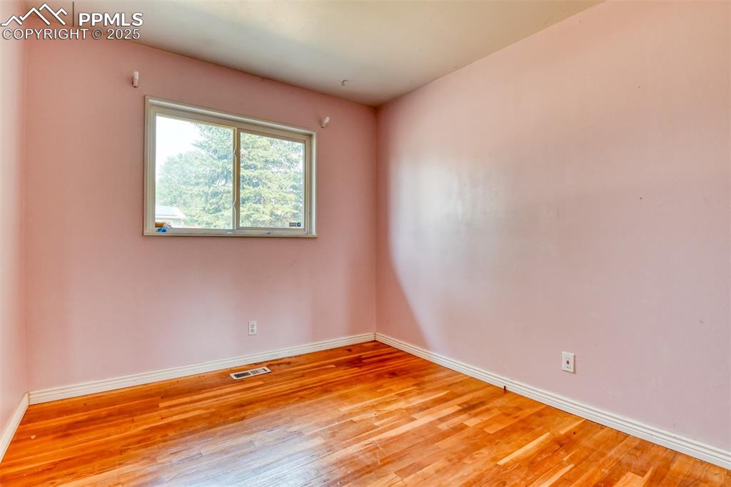 Image 40 of 44: Bedroom