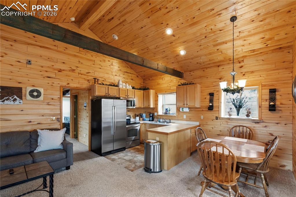 Image 4 of 12: Kitchen