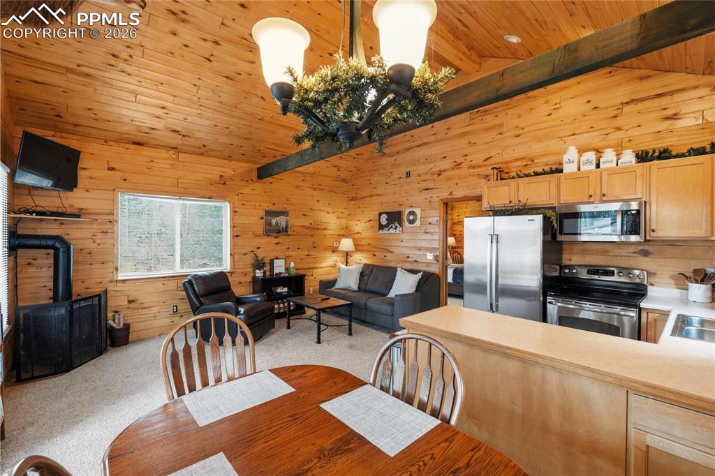 Image 7 of 12: Dining Area