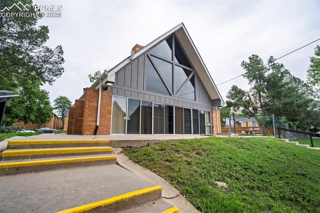 Image 21 of 25: Great windows in community club house.