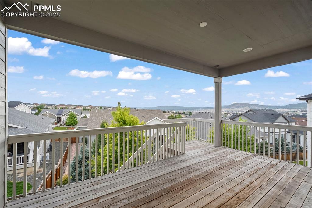 Image 10 of 35: Deck